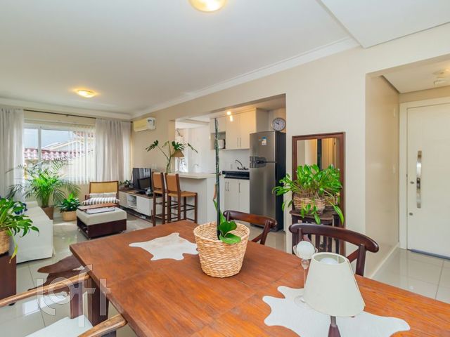 Apartamento com 68m², 2 dormitórios, 1 suíte, 2 vagas, Petrópolis em Porto Alegre