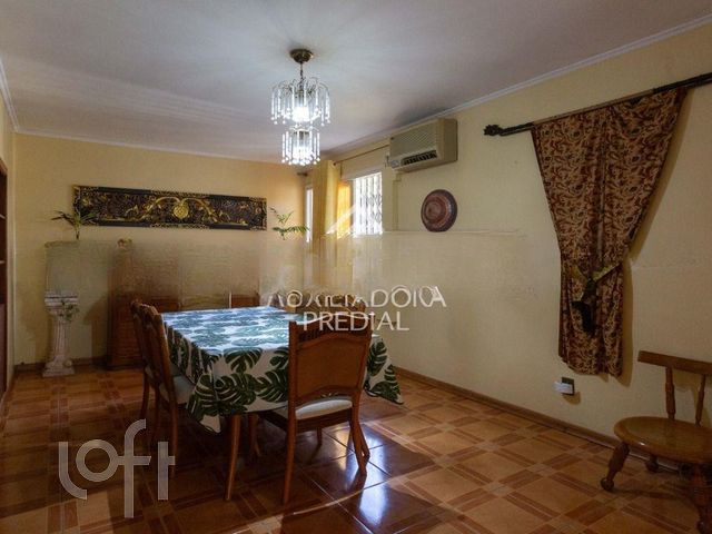 Casa com 470m², 7 dormitórios, 2 suítes, Chácara das Pedras em Porto Alegre