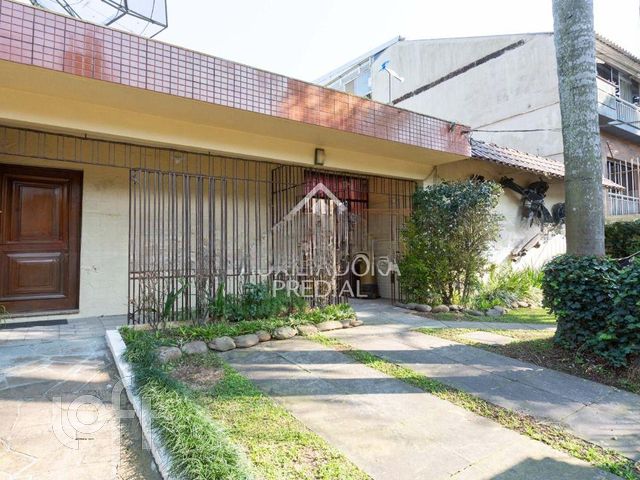 Casa com 470m², 7 dormitórios, 1 suíte, Chácara das Pedras em Porto Alegre