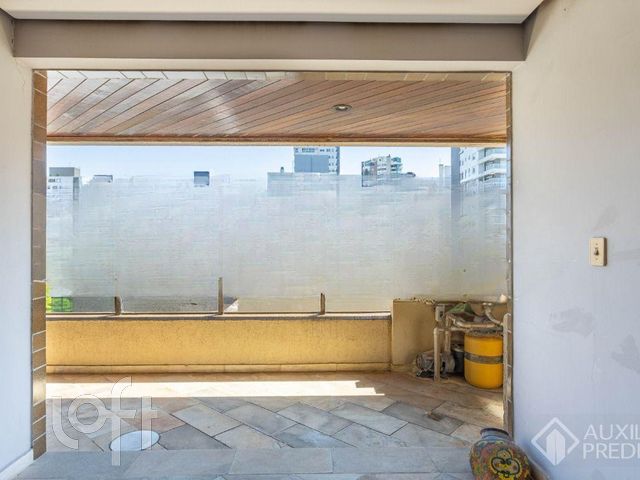 Apartamento com 158m², 3 dormitórios, 1 suíte, 2 vagas, Petrópolis em Porto Alegre