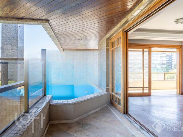 Apartamento com 158m², 3 dormitórios, 1 suíte, 2 vagas, Petrópolis em Porto Alegre