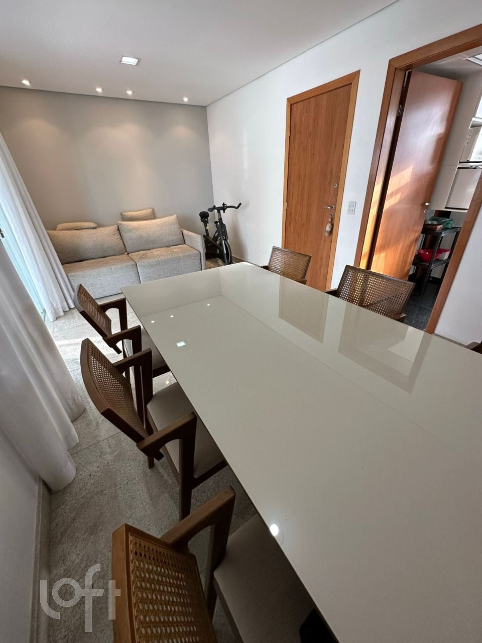 Apartamento à venda com 3 quartos, 96m² - Foto 4