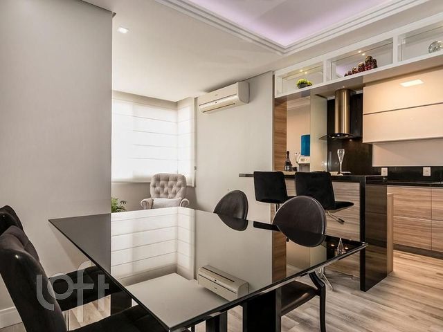 Apartamento com 68m², 2 dormitórios, 2 vagas, Floresta em Porto Alegre