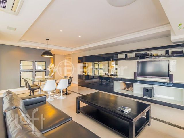 Apartamento com 326m², 3 dormitórios, 3 suítes, 5 vagas, Petrópolis em Porto Alegre