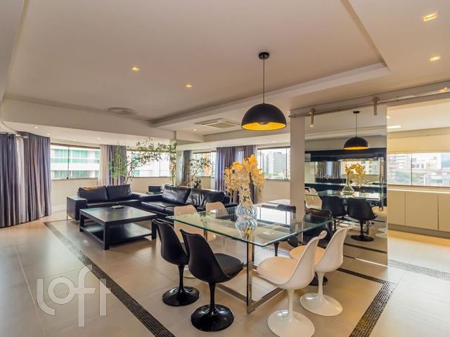 Apartamento com 326m², 3 dormitórios, 3 suítes, 5 vagas, Petrópolis em Porto Alegre