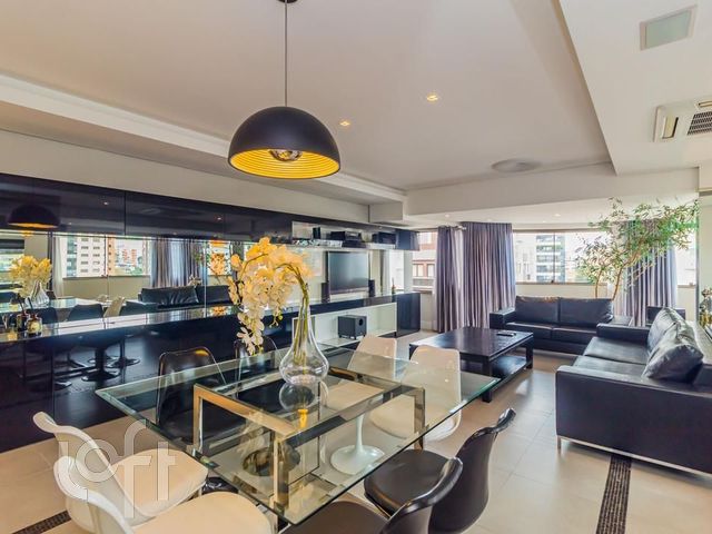 Apartamento com 326m², 3 dormitórios, 3 suítes, 5 vagas, Petrópolis em Porto Alegre