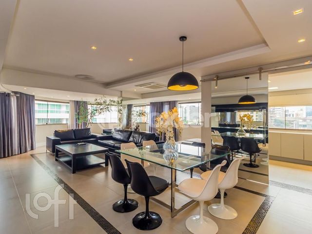 Apartamento com 326m², 3 dormitórios, 3 suítes, 5 vagas, Petrópolis em Porto Alegre