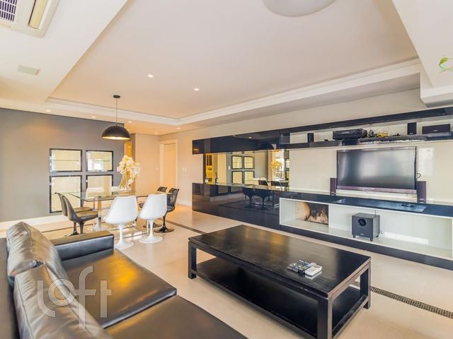 Apartamento com 326m², 3 dormitórios, 3 suítes, 5 vagas, Petrópolis em Porto Alegre