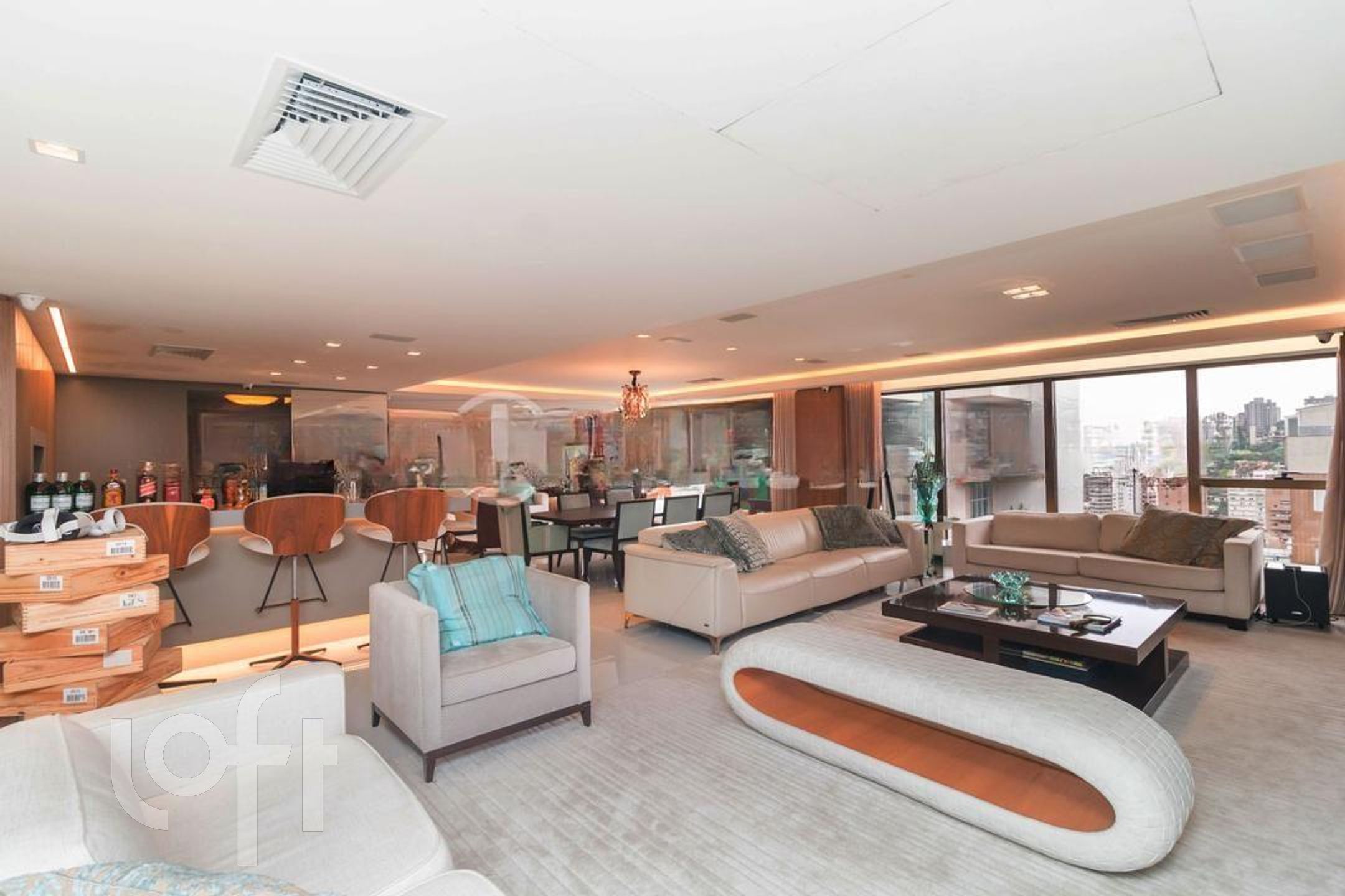 Apartamento com 261m², 3 dormitórios, 3 suítes, 4 vagas, Petrópolis em Porto Alegre