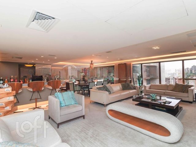 Apartamento com 261m², 3 dormitórios, 3 suítes, 4 vagas, Petrópolis em Porto Alegre