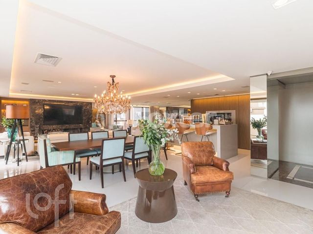 Apartamento com 261m², 3 dormitórios, 3 suítes, 4 vagas, Petrópolis em Porto Alegre