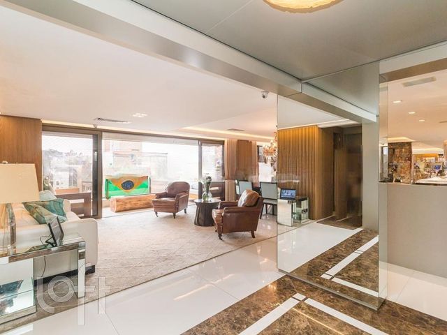 Apartamento com 261m², 3 dormitórios, 3 suítes, 4 vagas, Petrópolis em Porto Alegre