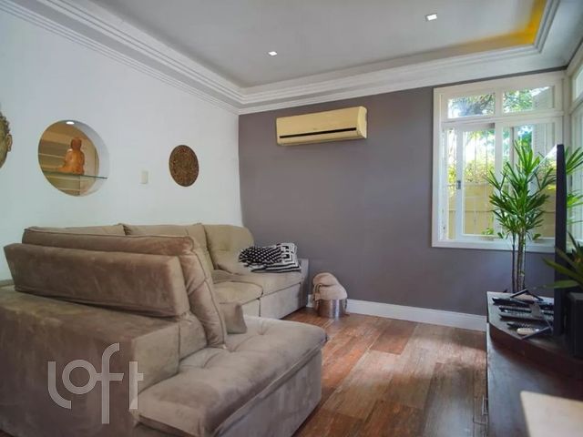 Casa com 250m², 3 dormitórios, 1 suíte, 2 vagas, Petrópolis em Porto Alegre