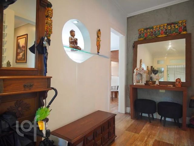 Casa com 250m², 3 dormitórios, 1 suíte, 2 vagas, Petrópolis em Porto Alegre