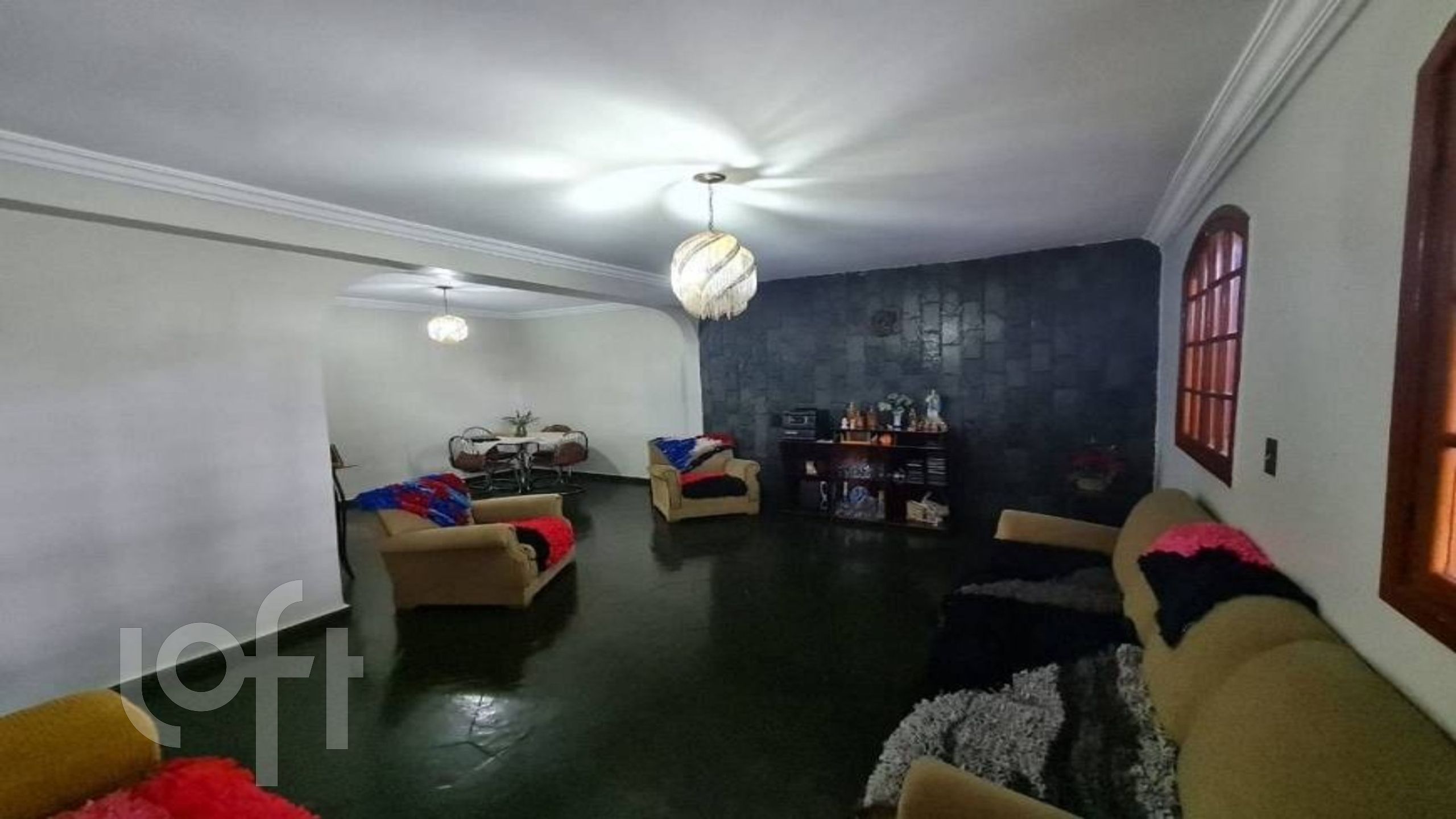 Casa à venda com 4 quartos, 220m² - Foto 2