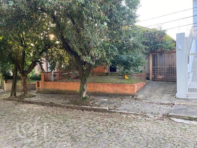 Casa com 110m², 3 dormitórios, 2 vagas, Vila Ipiranga em Porto Alegre