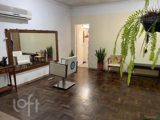 Casa com 110m², 3 dormitórios, 2 vagas, Vila Ipiranga em Porto Alegre