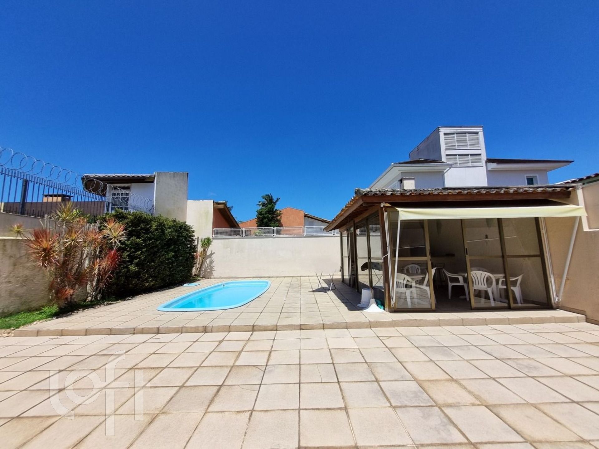 Casa Residencial com 130m², 4 quartos, 1 suíte, 2 garagens, no bairro Córrego Grande em Florianópolis