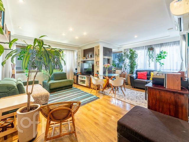 Apartamento com 109m², 3 dormitórios, 1 suíte, 2 vagas, Menino Deus em Porto Alegre