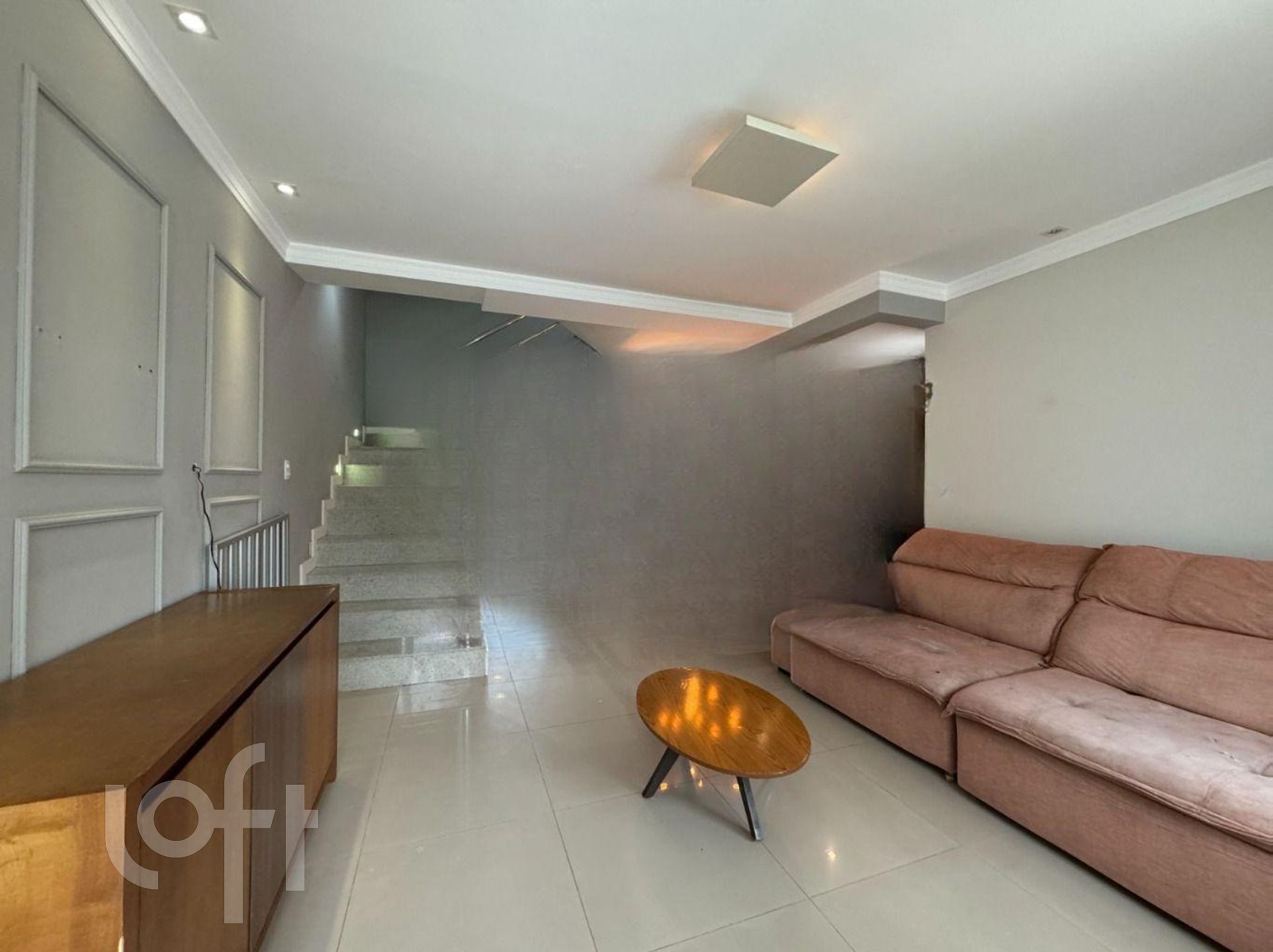 Casa Residencial com 180m², 3 quartos, 3 suítes, 2 garagens, no bairro Ariribá em Balneário Camboriú