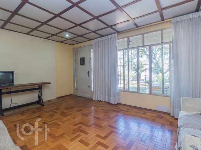 Casa com 379m², 2 dormitórios, 1 suíte, 2 vagas, Vila Ipiranga em Porto Alegre