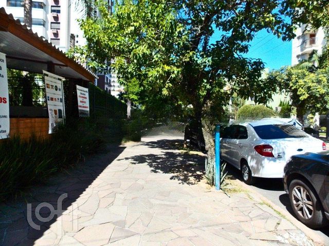 Casa com 220m², 2 dormitórios, 1 suíte, 2 vagas, Menino Deus em Porto Alegre