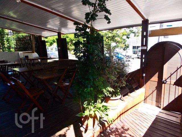 Casa com 220m², 2 dormitórios, 1 suíte, 2 vagas, Menino Deus em Porto Alegre