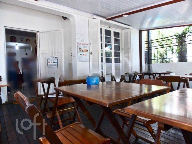 Casa com 220m², 2 dormitórios, 1 suíte, 2 vagas, Menino Deus em Porto Alegre