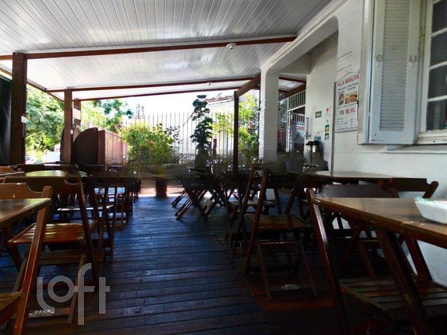 Casa com 220m², 2 dormitórios, 1 suíte, 2 vagas, Menino Deus em Porto Alegre