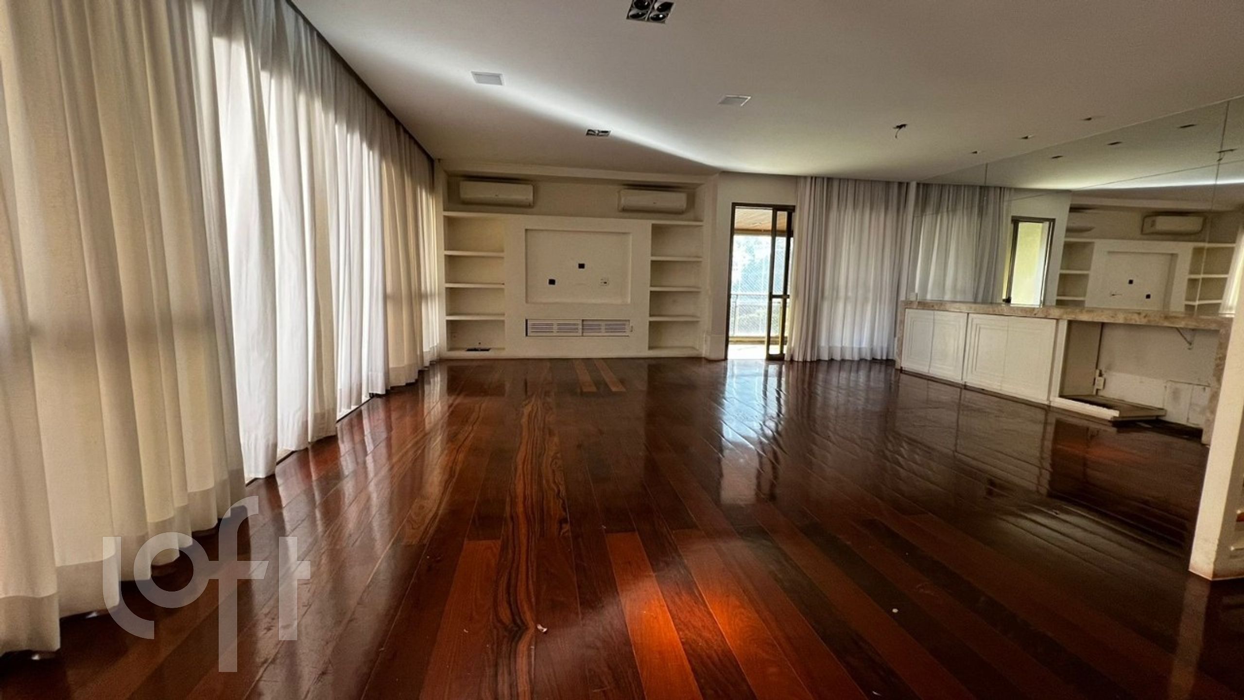 Apartamento à venda com 4 quartos, 195m² - Foto 2