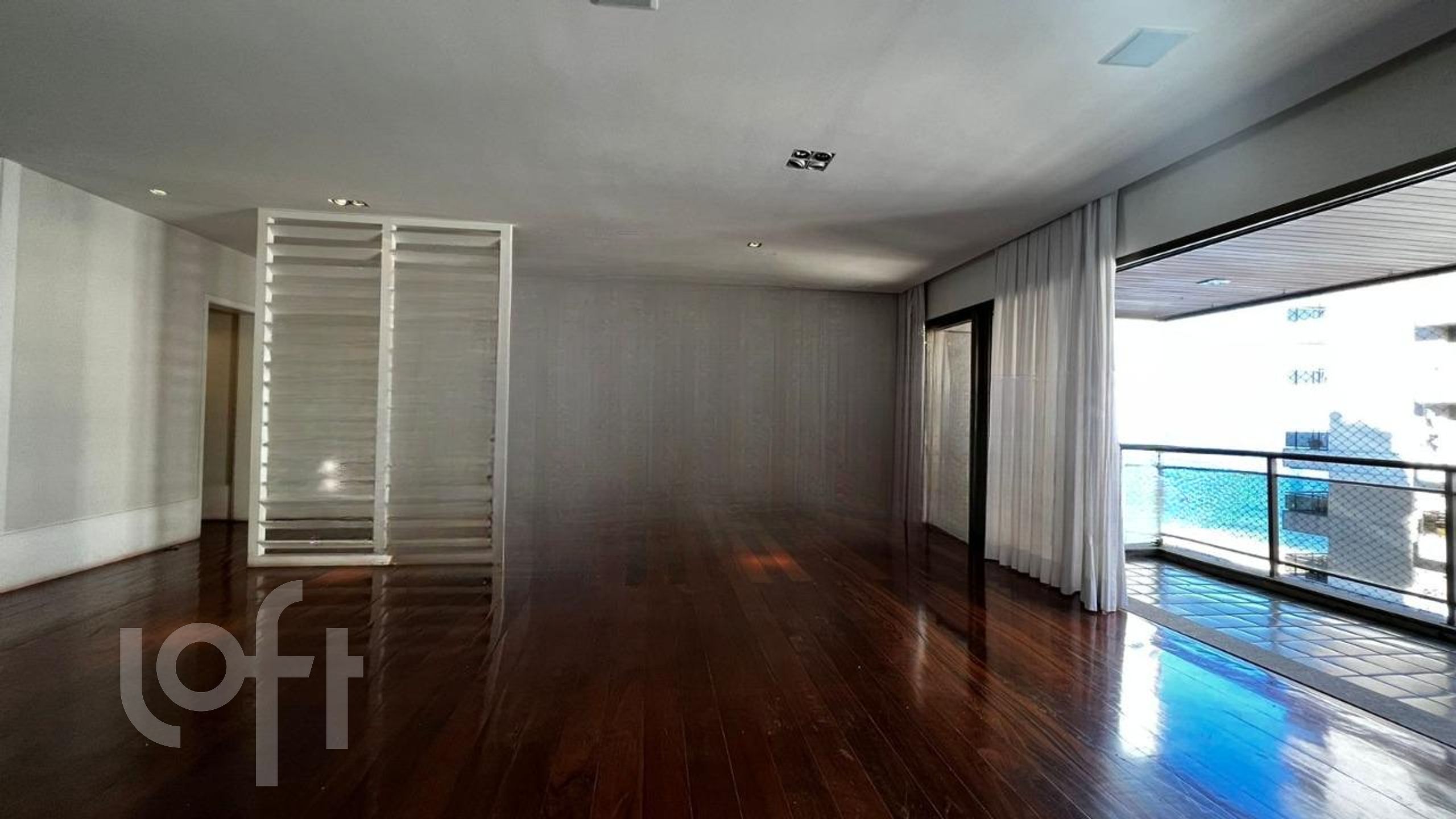 Apartamento à venda com 4 quartos, 195m² - Foto 1