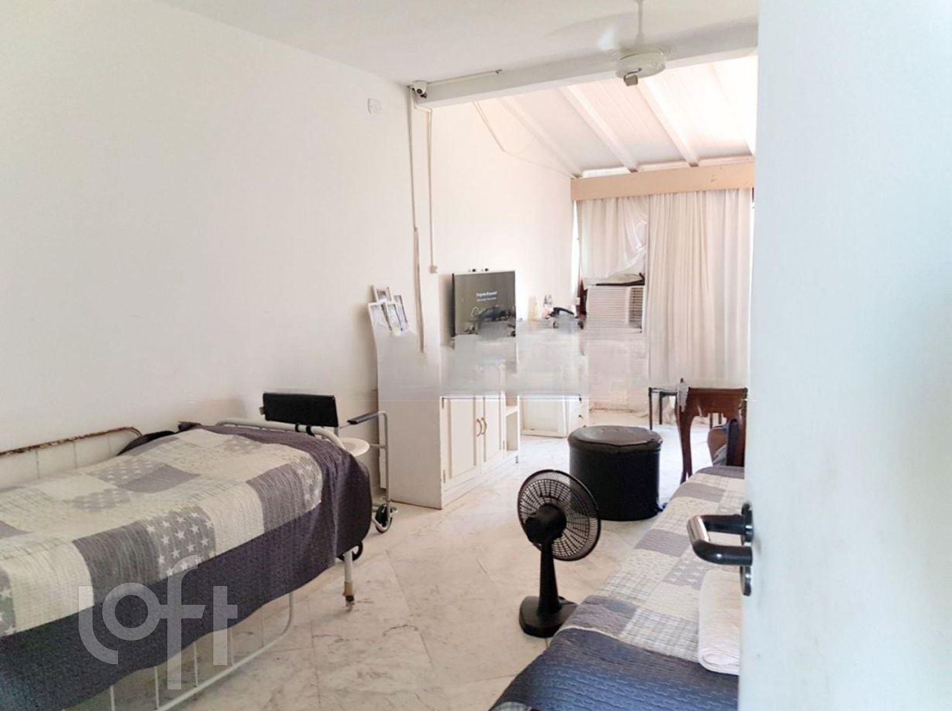 Apartamento à venda com 4 quartos, 242m² - Foto 4