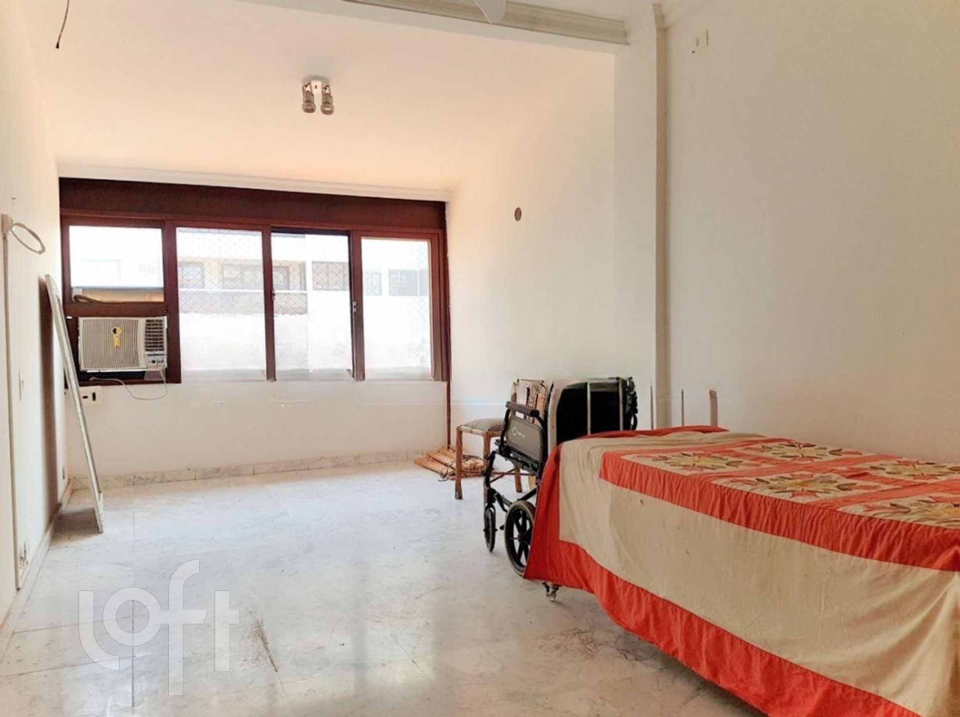 Apartamento à venda com 4 quartos, 242m² - Foto 9