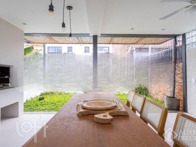 Casa com 210m², 3 dormitórios, 3 suítes, 3 vagas, Chácara das Pedras em Porto Alegre