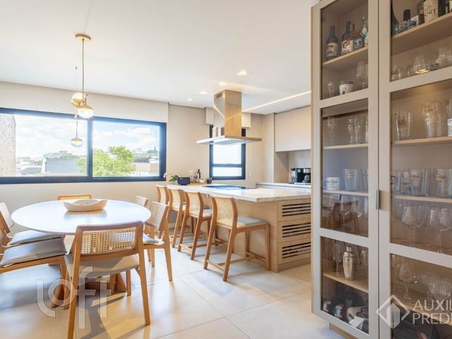 Casa com 210m², 3 dormitórios, 3 suítes, 3 vagas, Chácara das Pedras em Porto Alegre