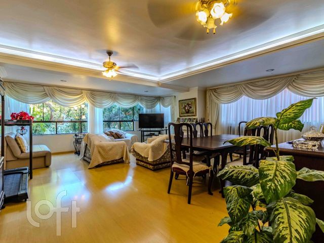 Apartamento com 129m², 3 dormitórios, 1 suíte, 2 vagas, Petrópolis em Porto Alegre