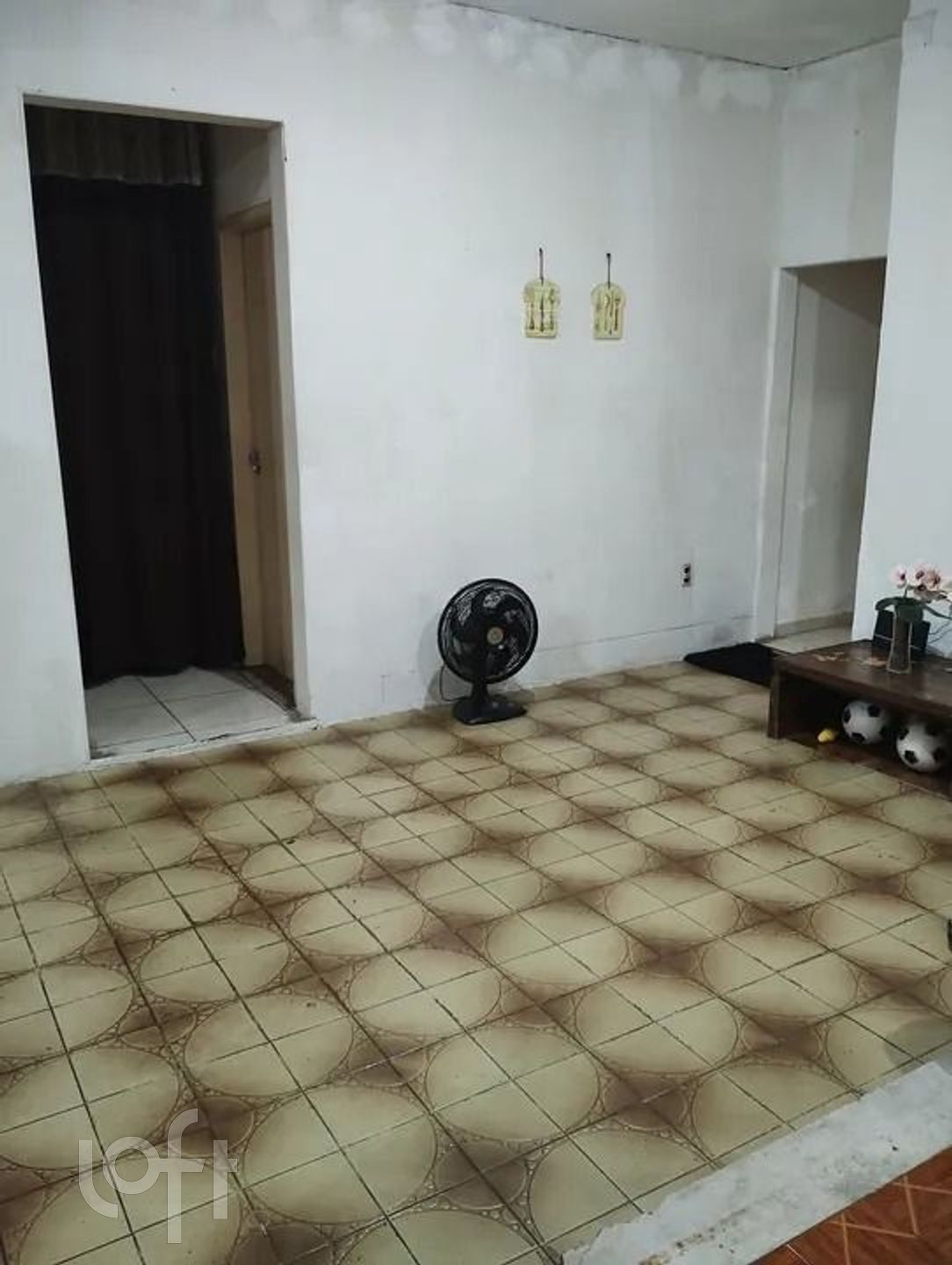 Venda de Casa com 4 quarto(s), 1 suíte(s), por R$ 690.0 mil em Campo Grande.