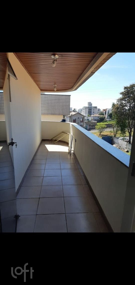 Apartamento à venda com 4 quartos, 218m² - Foto 4