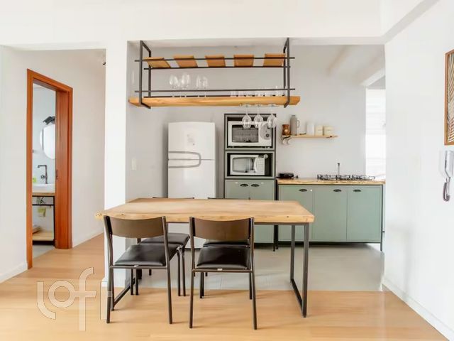 Apartamento com 78m², 2 dormitórios, 1 suíte, 1 vaga, Menino Deus em Porto Alegre