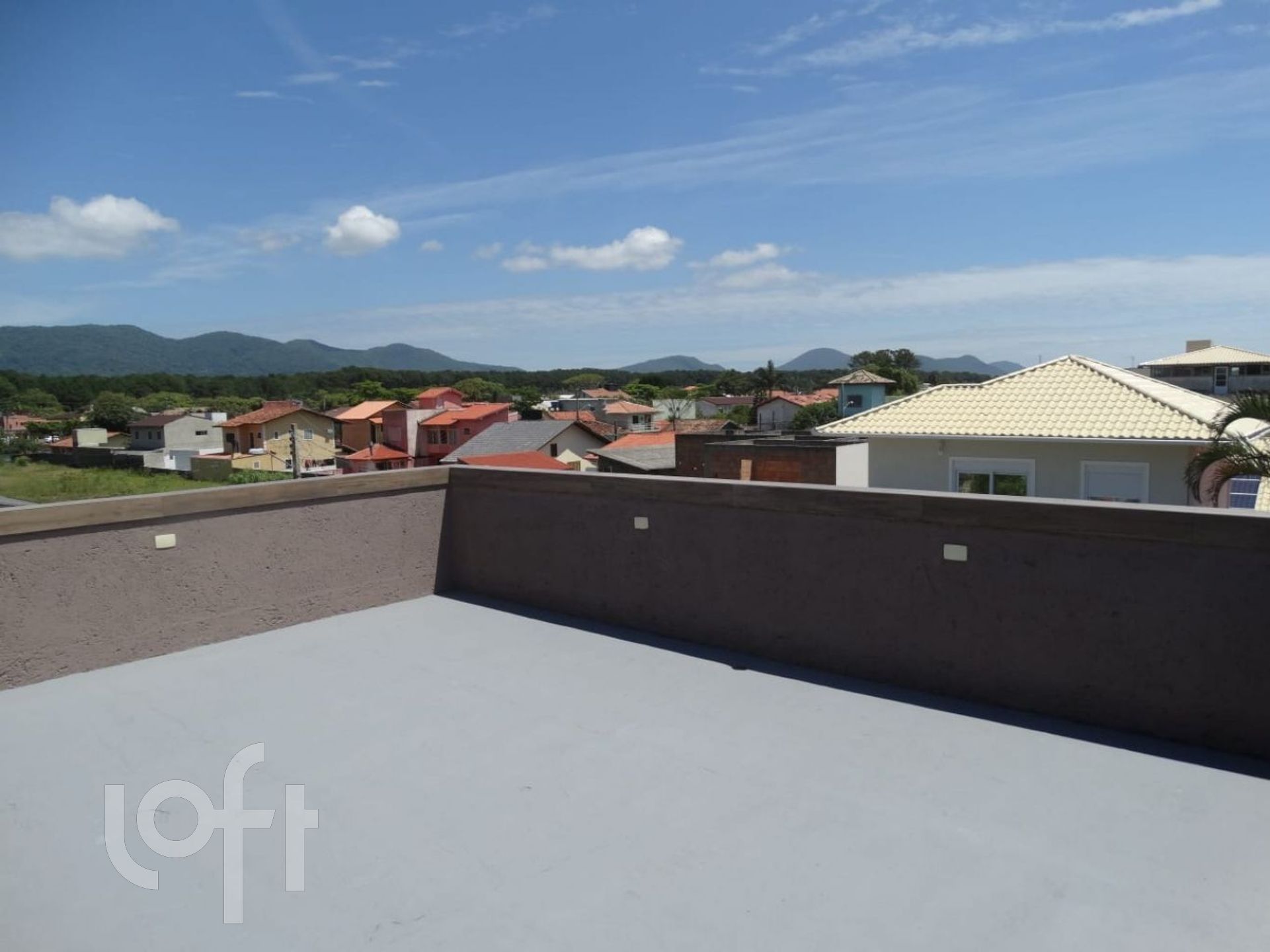 Casa Residencial com 84m², 2 quartos, 1 garagem, no bairro Barra da Lagoa em Florianópolis