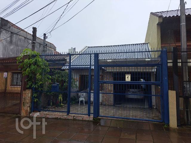 Casa com 127m², 2 dormitórios, 1 suíte, 2 vagas, Santana em Porto Alegre