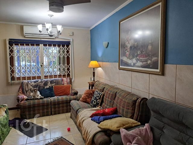 Casa com 127m², 2 dormitórios, 1 suíte, 2 vagas, Santana em Porto Alegre