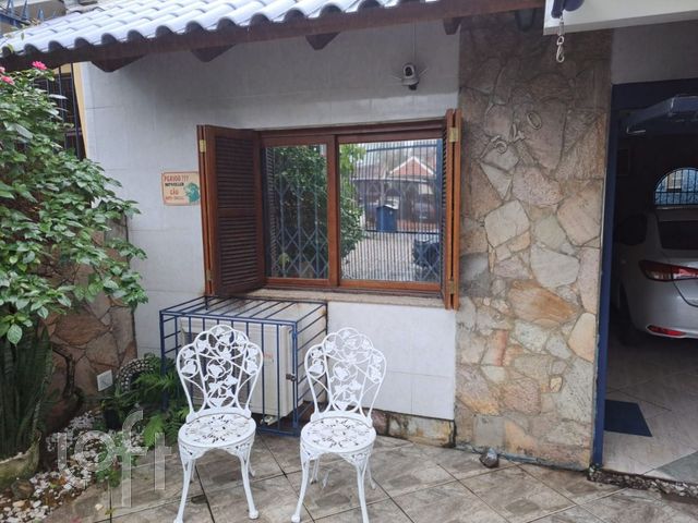 Casa com 127m², 2 dormitórios, 1 suíte, 2 vagas, Santana em Porto Alegre