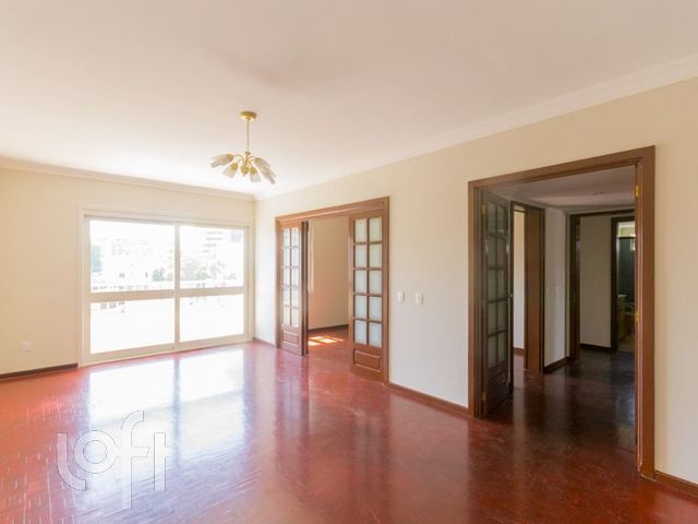 Apartamento com 134m², 3 dormitórios, 1 suíte, 2 vagas, Moinhos de Vento em Porto Alegre