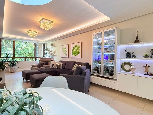 Apartamento com 108m², 3 dormitórios, 1 suíte, 2 vagas, Cristo Redentor em Porto Alegre