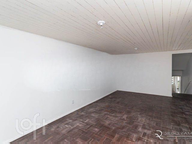 Casa com 200m², 3 dormitórios, 1 suíte, 2 vagas, Petrópolis em Porto Alegre