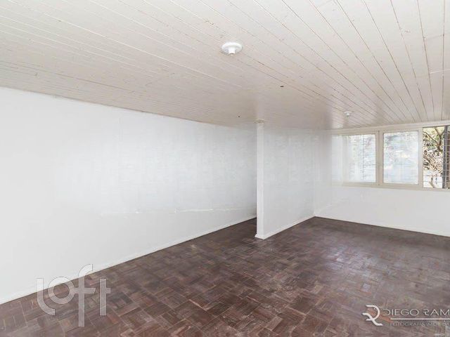 Casa com 200m², 3 dormitórios, 1 suíte, 2 vagas, Petrópolis em Porto Alegre