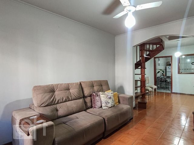 Casa com 128m², 2 dormitórios, 1 suíte, Menino Deus em Porto Alegre