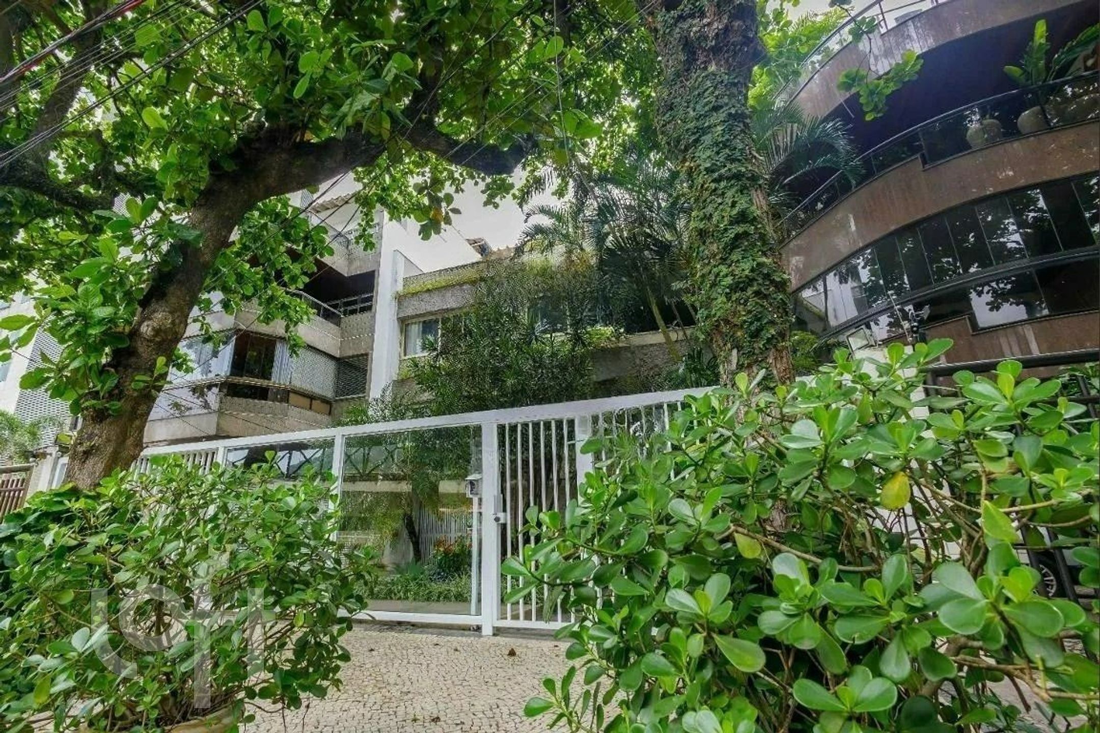 Apartamento à venda com 5 quartos, 300m² - Foto 1