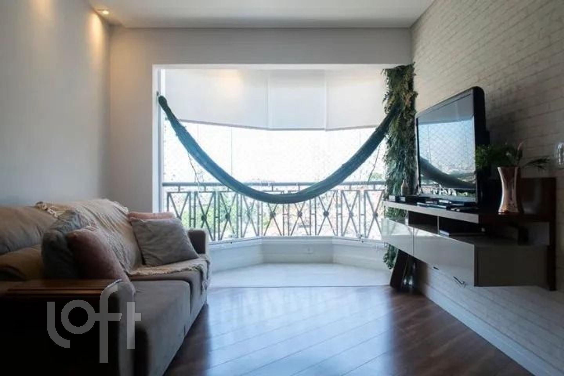 ] Apartamento Reformado - 2 quartos c/ suíte, pisc